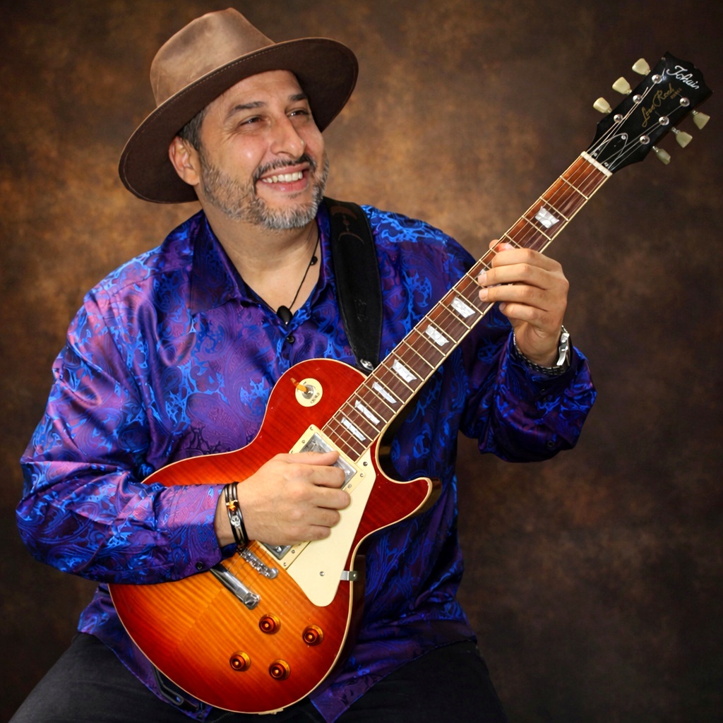 Jean Carlos Heigl Garcia – Portrait mit Gitarre Wien